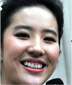 丑照明星